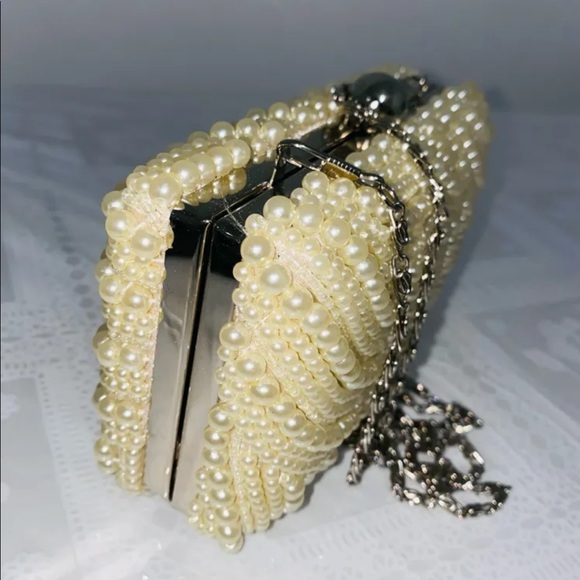 Absolutely stunning and well made beaded clutch - Picture 3 of 6